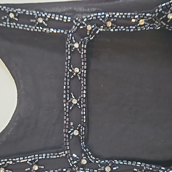 🪩 Gorgeous Beaded Top Shop Tank 🎉 - Picture 8 of 10